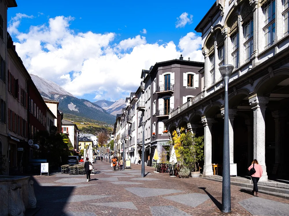 La rue du Grand-Pont, dans la vieille ville de Sion